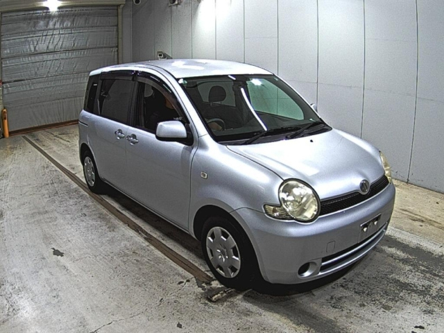 TOYOTA SIENTA — фото