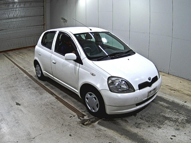 TOYOTA VITZ — фото