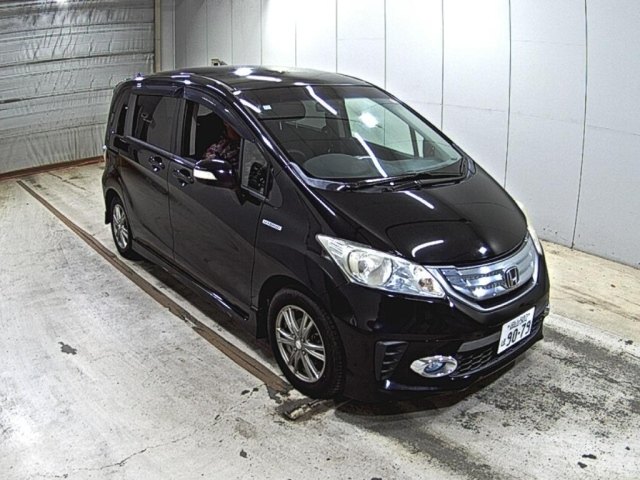HONDA FREED — фото