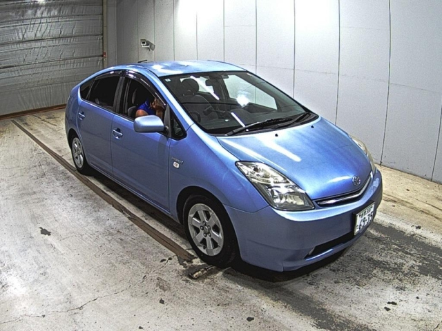TOYOTA PRIUS — фото