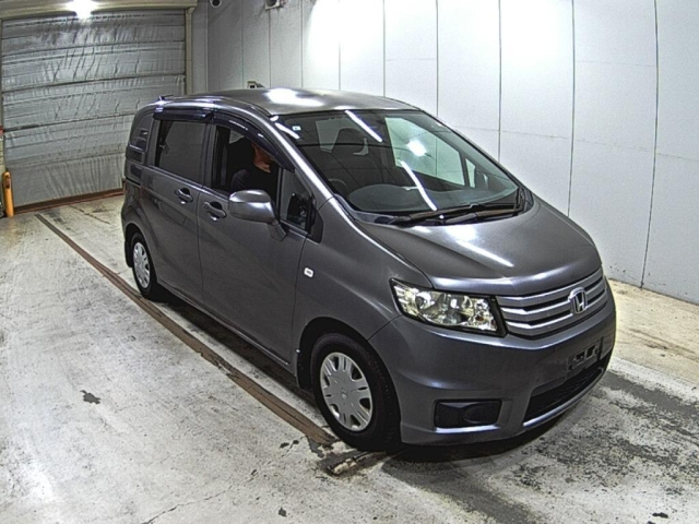 HONDA FREED — фото