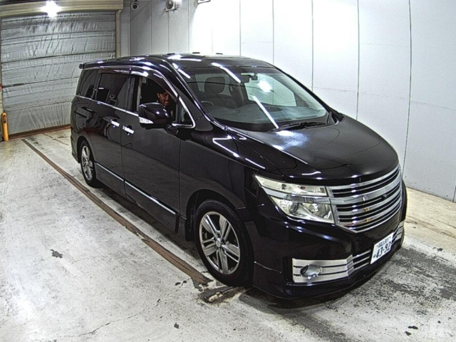NISSAN ELGRAND — фото