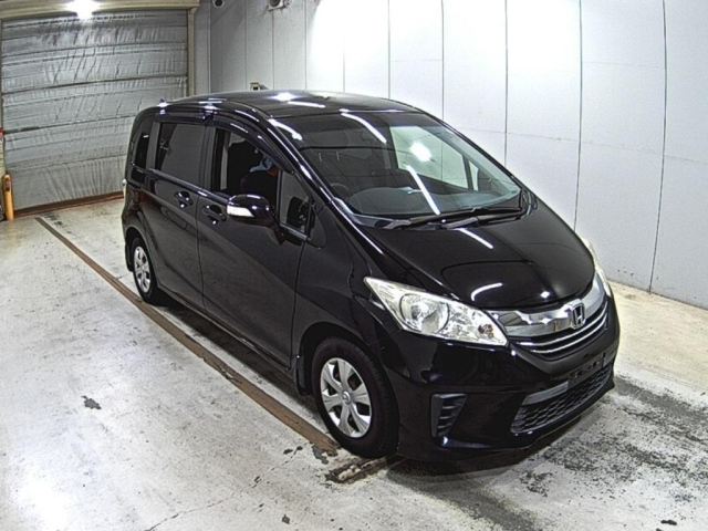 HONDA FREED — фото