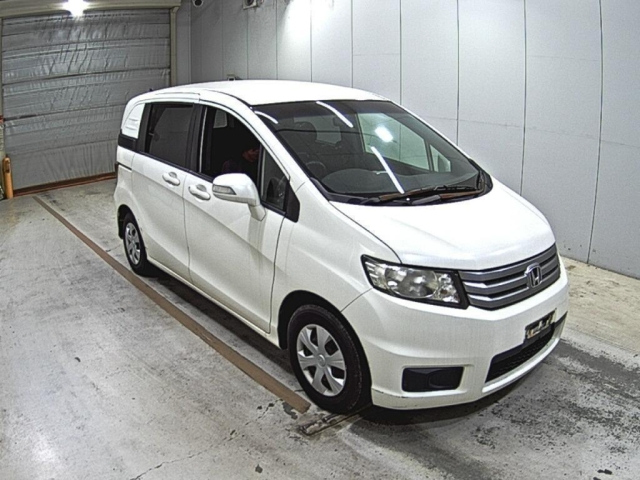 HONDA FREED — фото