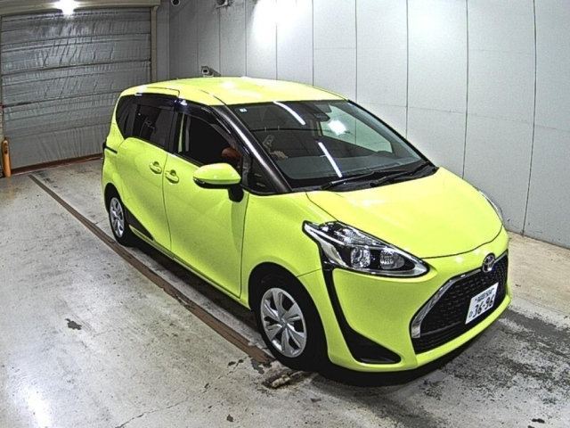 TOYOTA SIENTA — фото