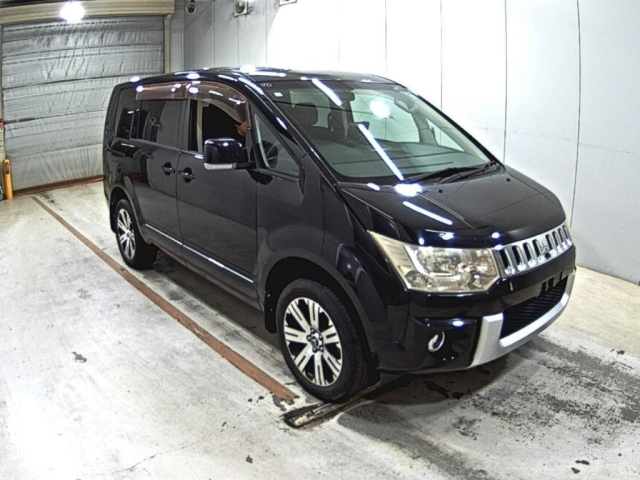 MITSUBISHI DELICA — фото