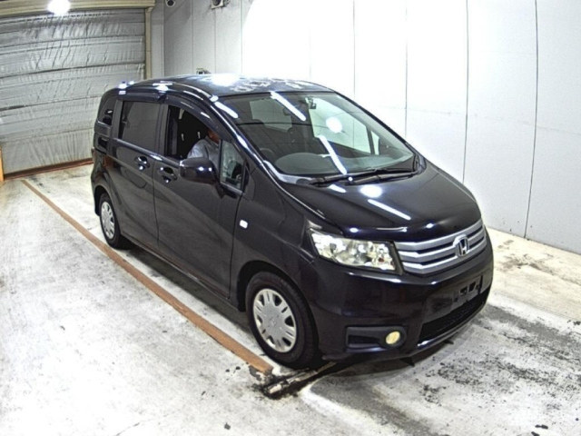 HONDA FREED — фото
