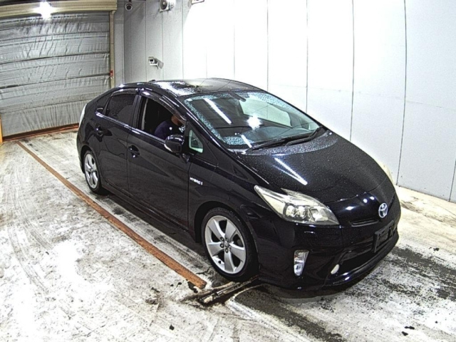 TOYOTA PRIUS — фото