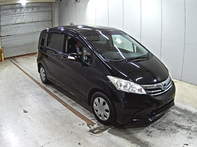 HONDA FREED — фото