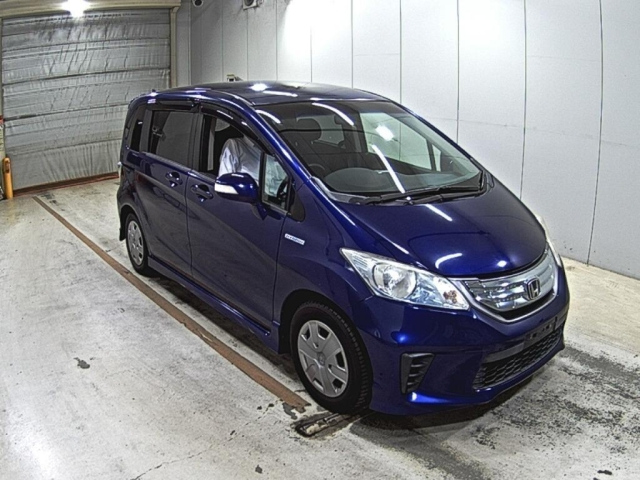 HONDA FREED — фото