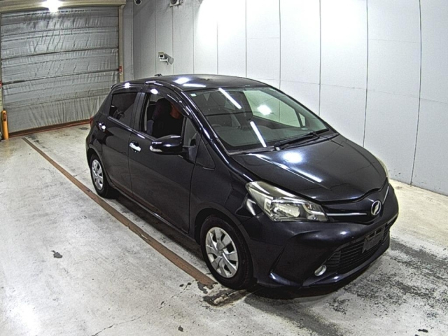 TOYOTA VITZ — фото