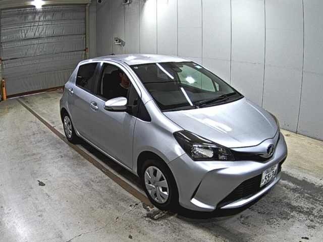 TOYOTA VITZ — фото