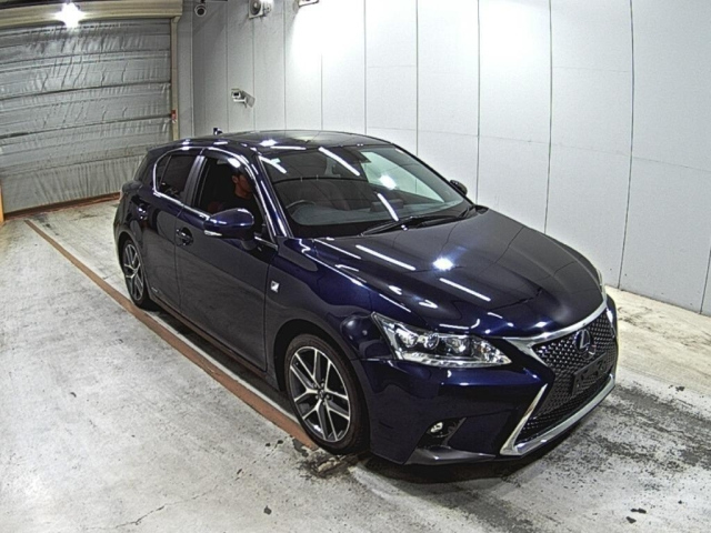 LEXUS CT — фото