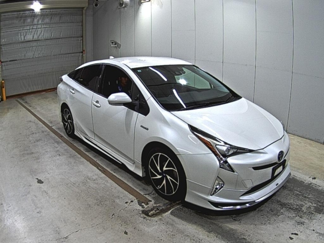 TOYOTA PRIUS — фото