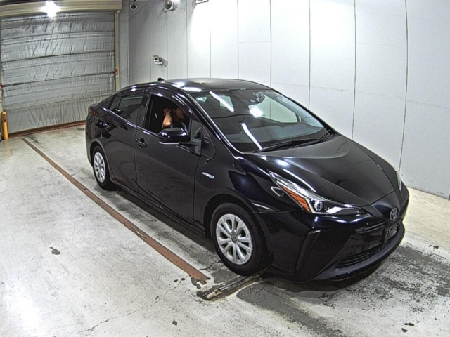 TOYOTA PRIUS — фото