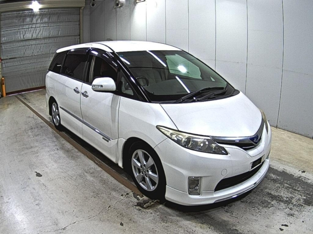 TOYOTA ESTIMA — фото