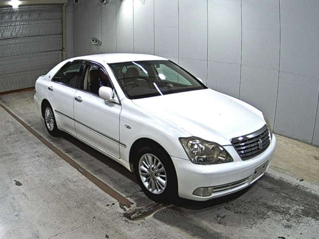 TOYOTA CROWN — фото