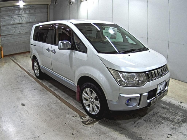 MITSUBISHI DELICA — фото