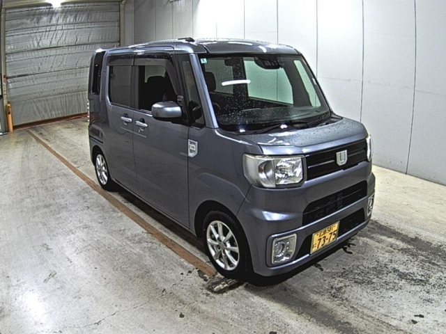 DAIHATSU WAKE — фото