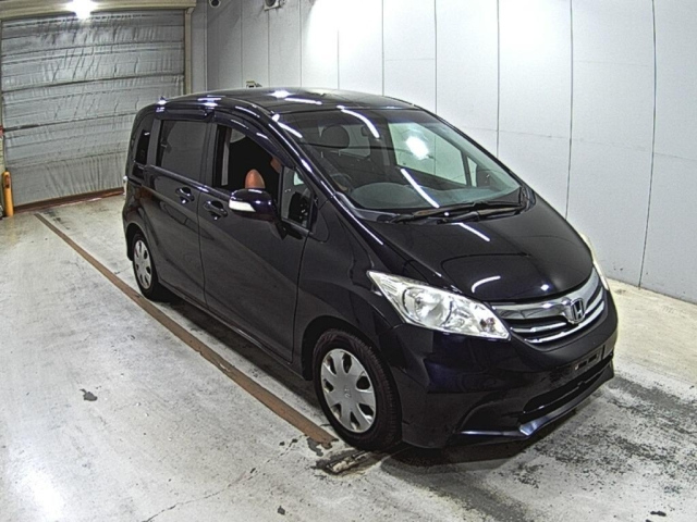 HONDA FREED — фото