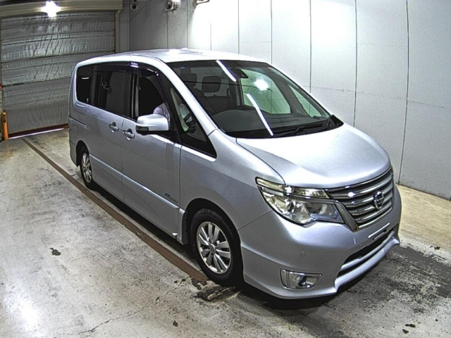 NISSAN SERENA — фото