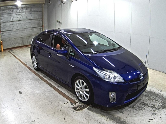 TOYOTA PRIUS — фото