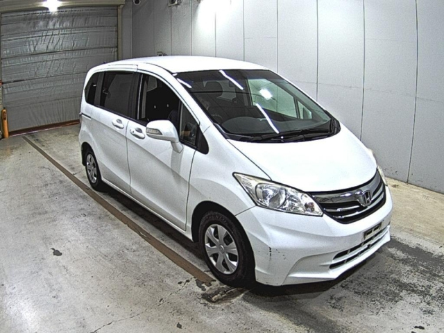 HONDA FREED — фото