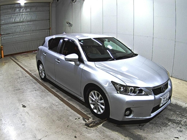 LEXUS CT — фото
