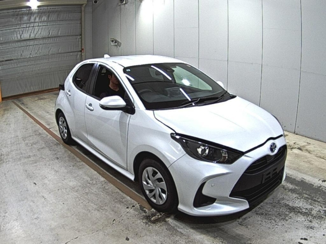 TOYOTA YARIS — фото