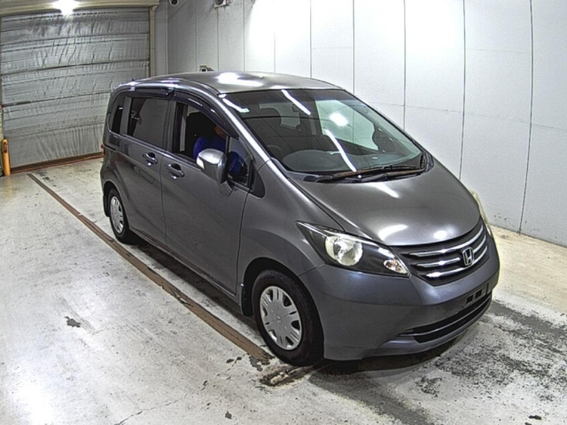 HONDA FREED — фото