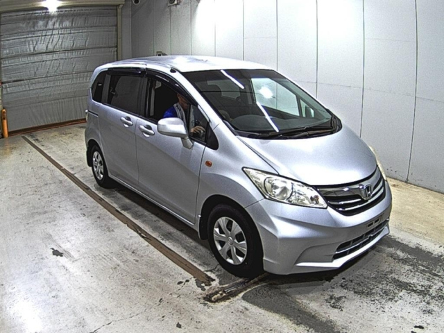 HONDA FREED — фото