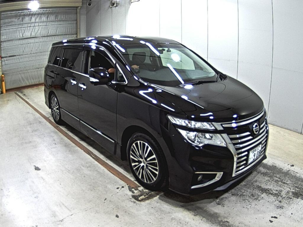 NISSAN ELGRAND — фото