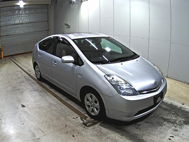 TOYOTA PRIUS — фото