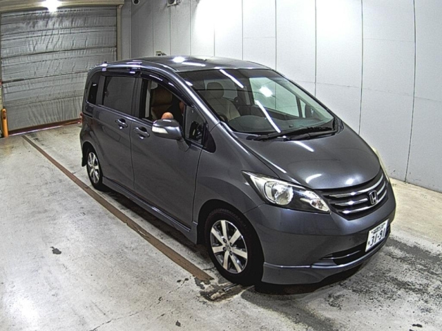 HONDA FREED — фото