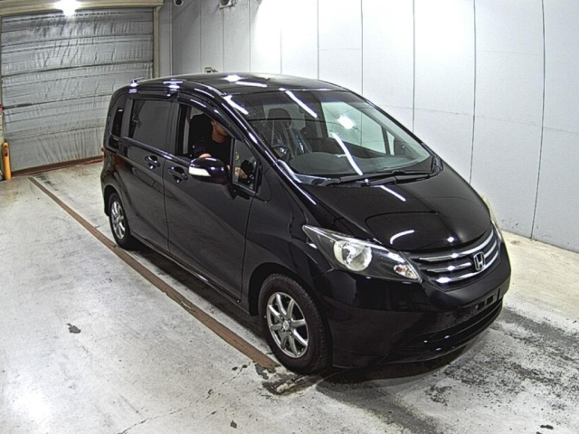 HONDA FREED — фото