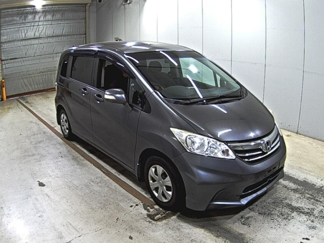 HONDA FREED — фото