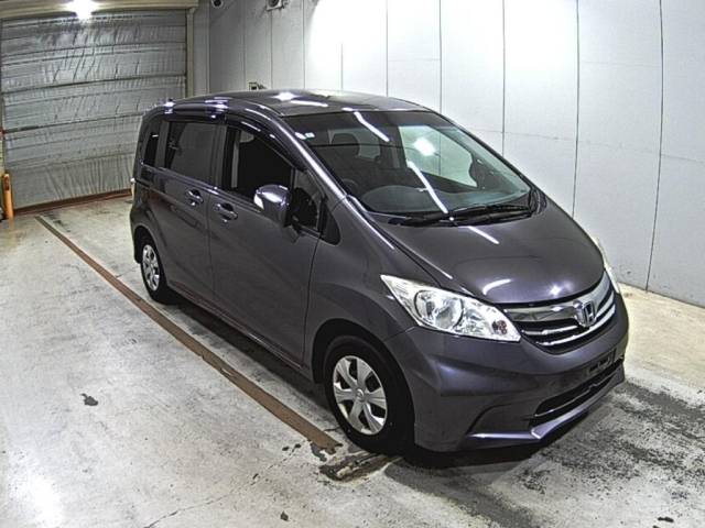 HONDA FREED — фото