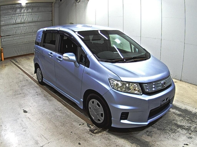 HONDA FREED — фото