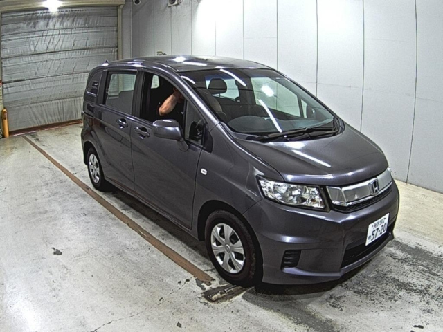 HONDA FREED — фото