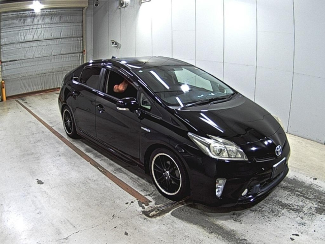 TOYOTA PRIUS — фото