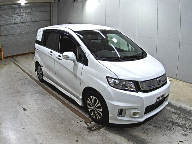 HONDA FREED — фото