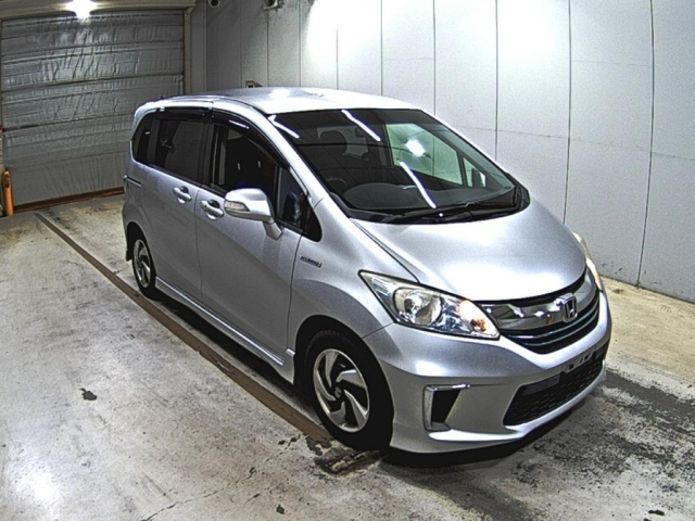 HONDA FREED — фото