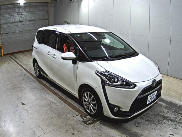 TOYOTA SIENTA — фото