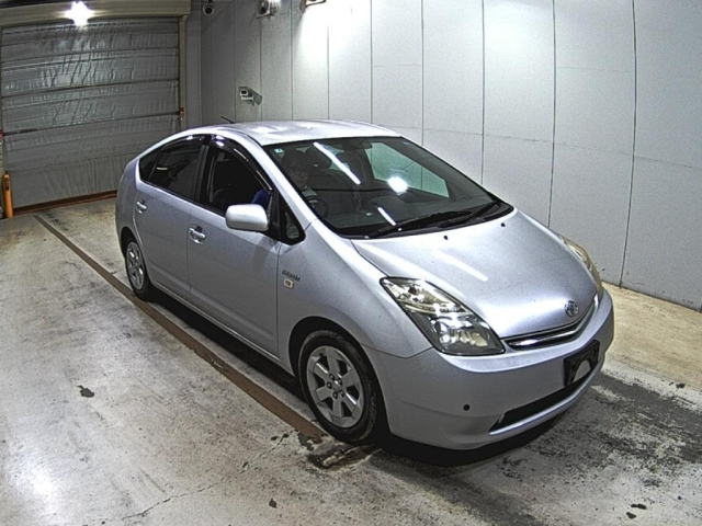 TOYOTA PRIUS — фото