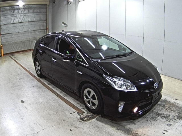 TOYOTA PRIUS — фото