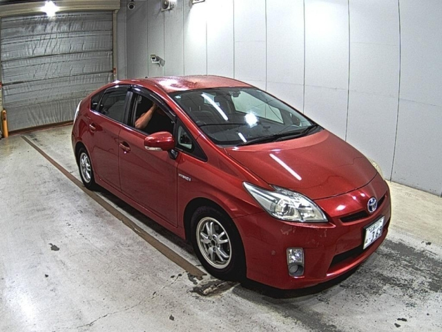 TOYOTA PRIUS — фото