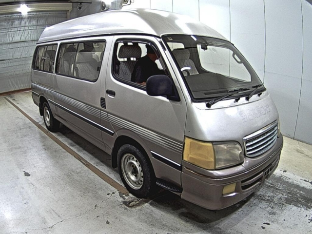 TOYOTA HIACE — фото