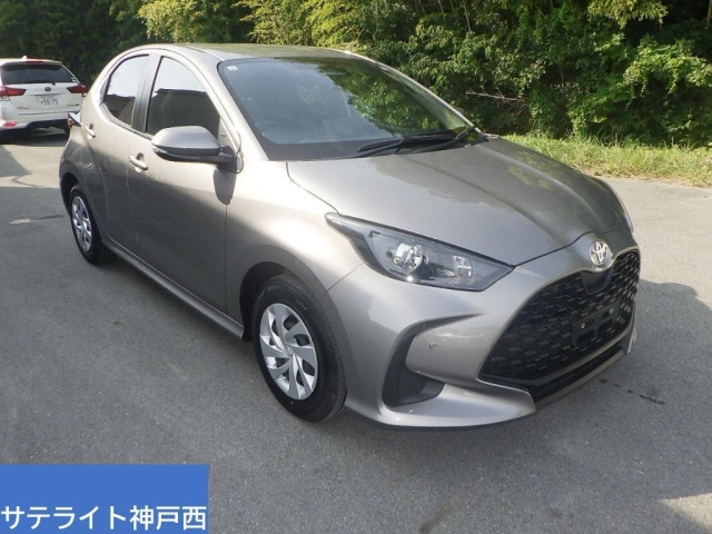 TOYOTA YARIS — фото