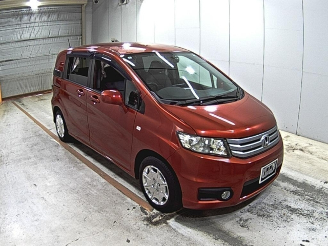 HONDA FREED — фото