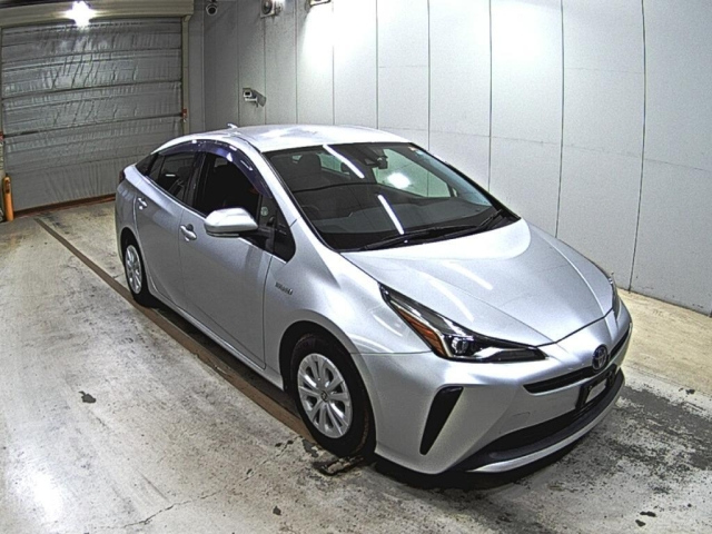 TOYOTA PRIUS — фото